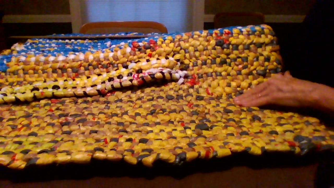11   Attaching the Carrying Strap to the Sleeping Mat