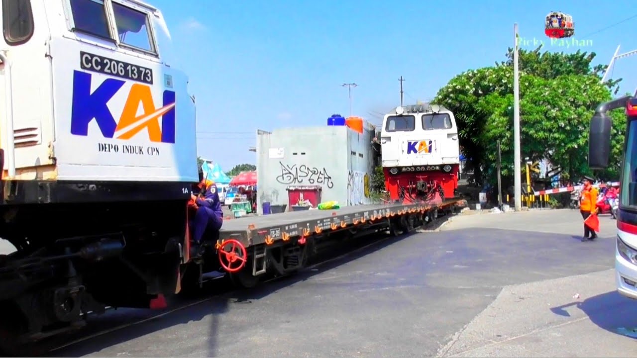 DUA KERETA API KONTENER MASUK KE TERMINAL PASOSO DAN TERMINAL JICT TANJUNG PRIOK
