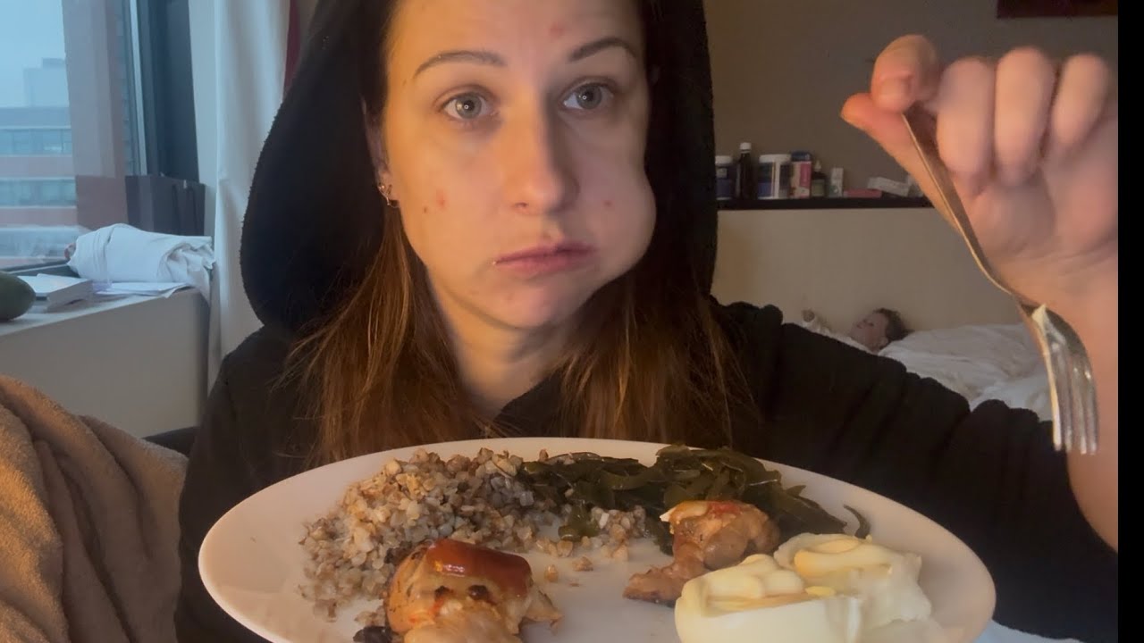 Курочка с гречей и морская капуста 
