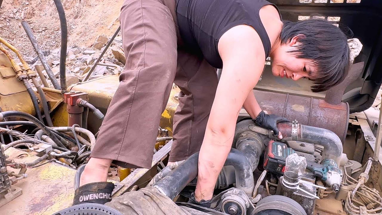Join her on a 50km journey to repair a Komatsu PC200 excavator for her customer.