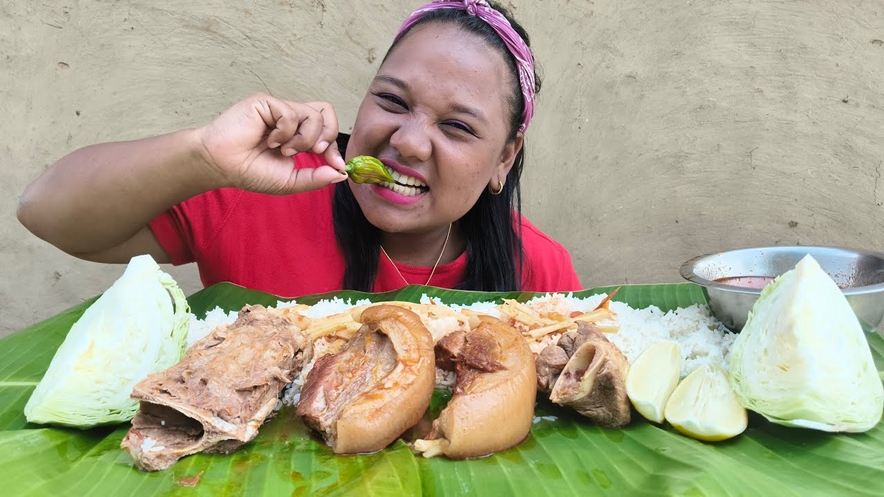 Eating delicious pork belly mukbang with 1king chilli @nagavillagefood