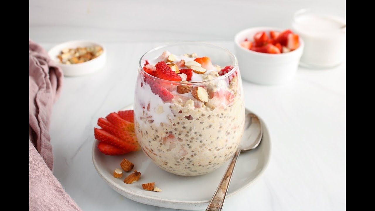 Strawberry overnight oats