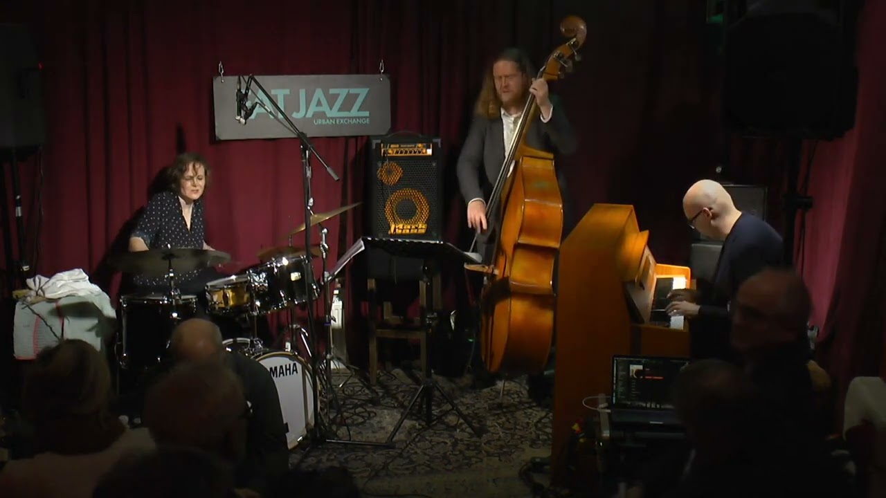 She Won't Forget Me - Eva Klesse Trio feat. Andreas Lang & Ethan Iverson