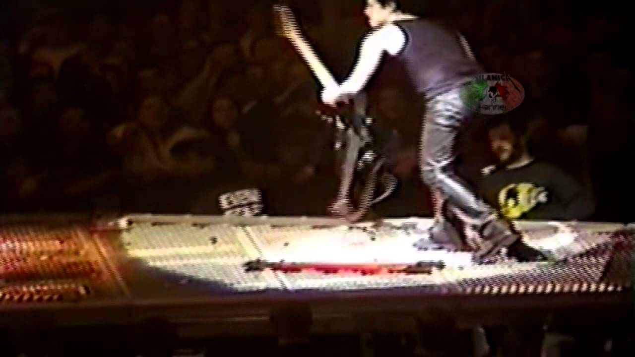 Metallica - Kirk Hammett Guitar Smash - Philadelphia - 1997