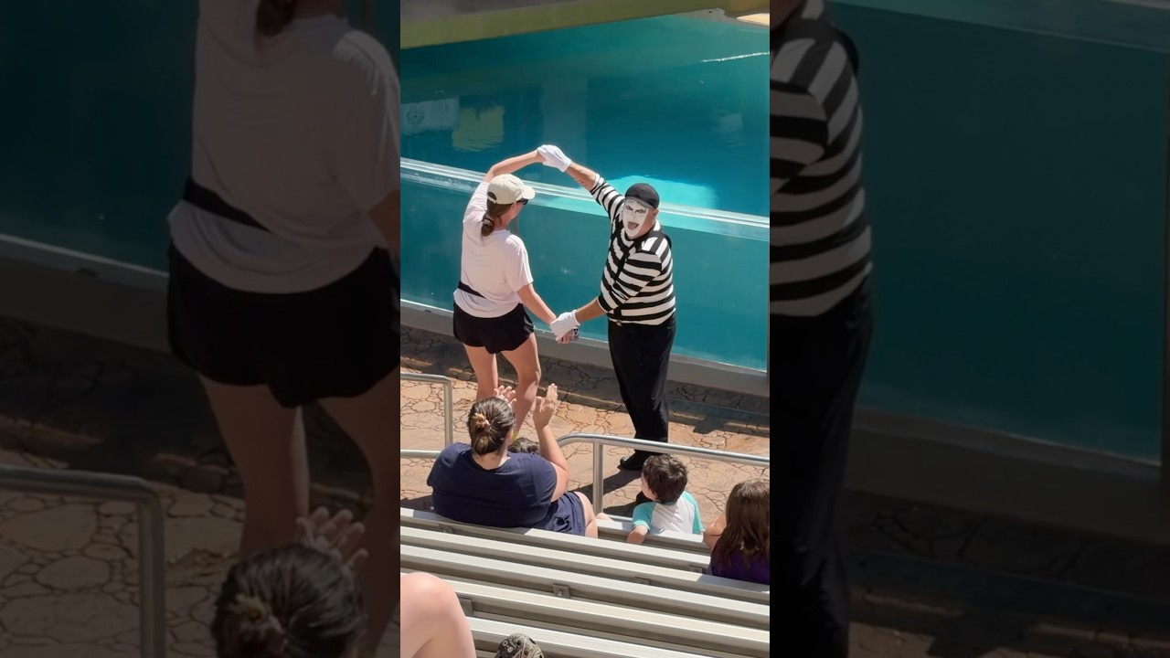 She didn&rsquo;t expect this move 🤣 #seaworldmime #tomthemime #comedy #funny #humor #shorts