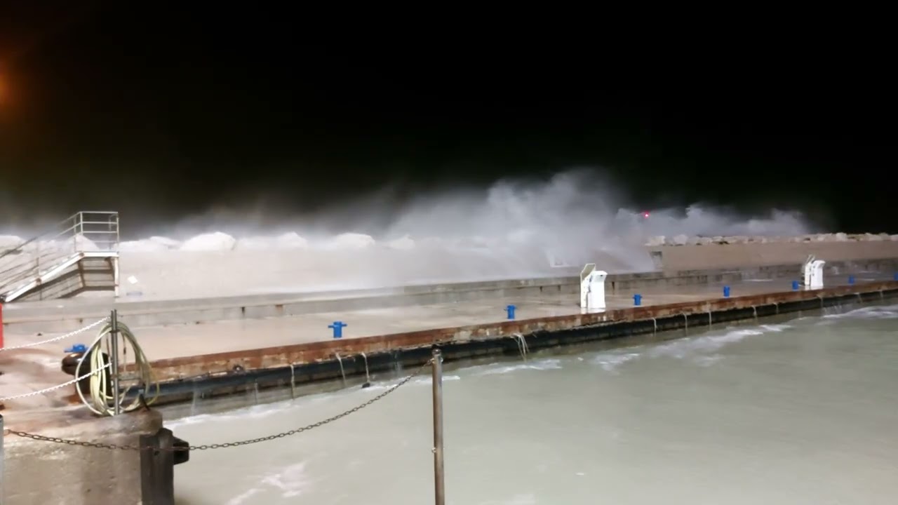 Il mare incaxxato e il forte vento  💨 🌊