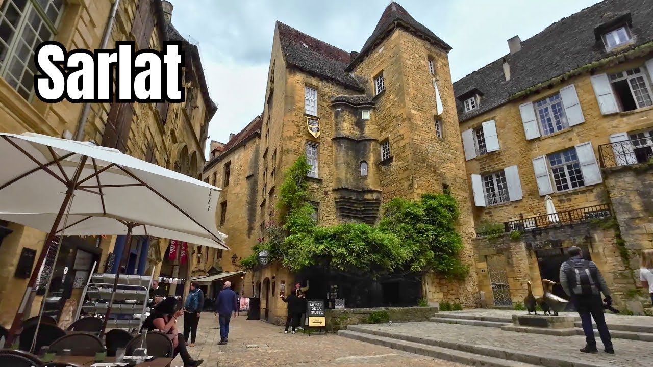 Walking in Sarlat from Town hall square to parking Leroy