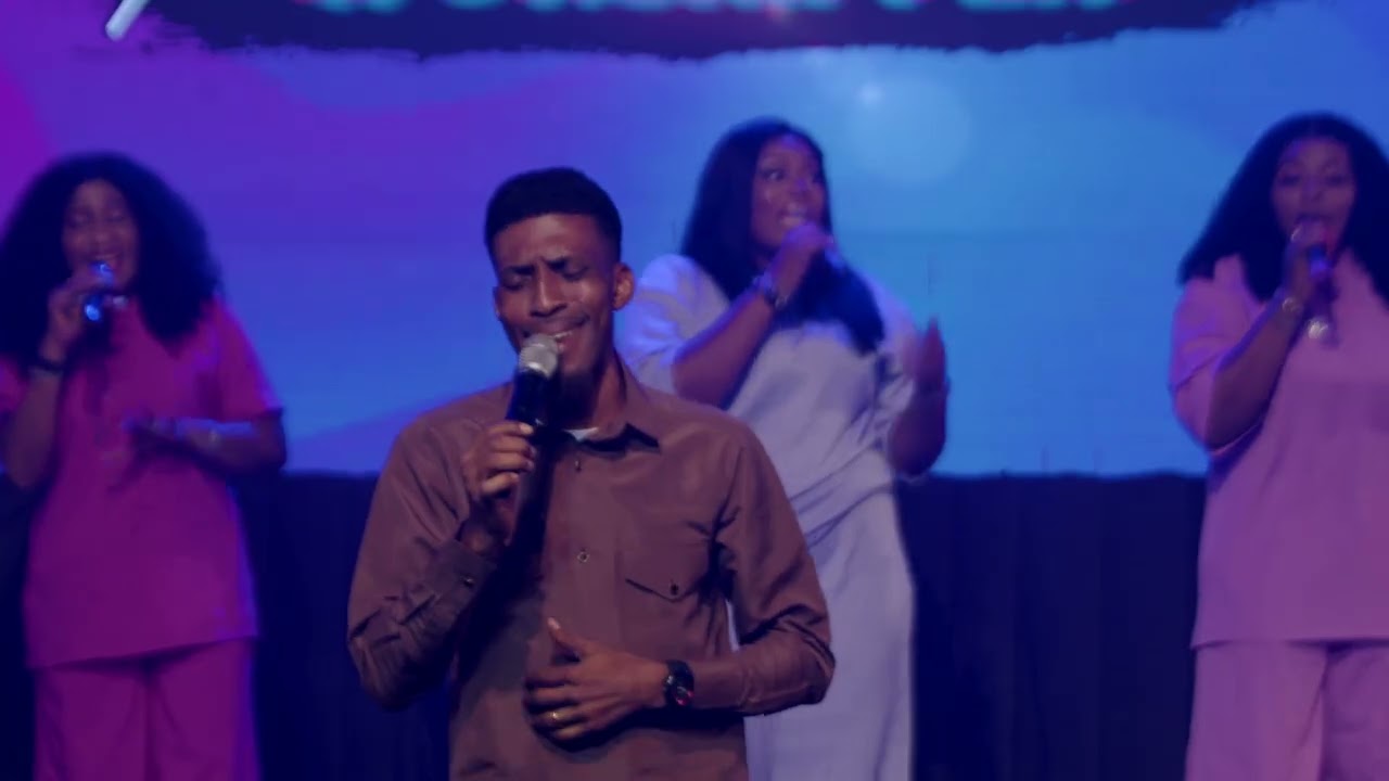 PHILIP ESSIEN Ministering powerfully at The Worshipper 5 - Progress Effiong Live In Concert
