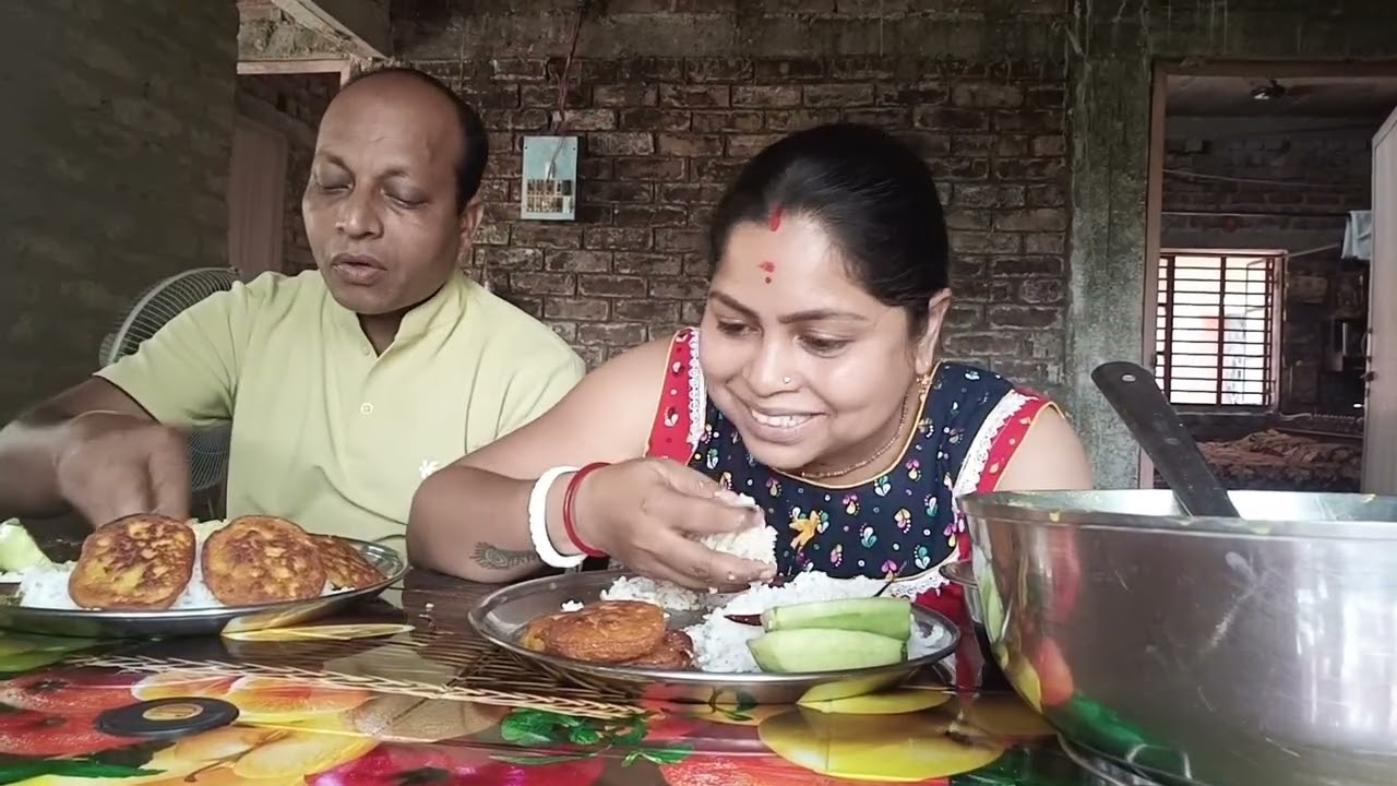 📌সব সময় বলেছি খাওয়ার আগে জল খাবে তাহলে তো হিচকি টা ওঠে না।🍱👌