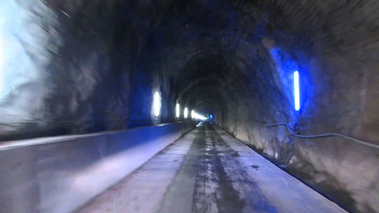 Busfahrt durch das Bergwerk Linth-Limmern in der Schweiz?