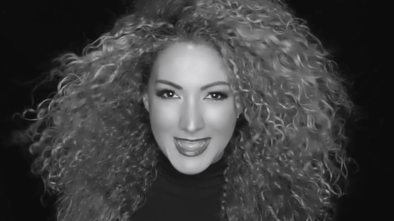 Erika Ender - Ata&uacute;d (Official Video)