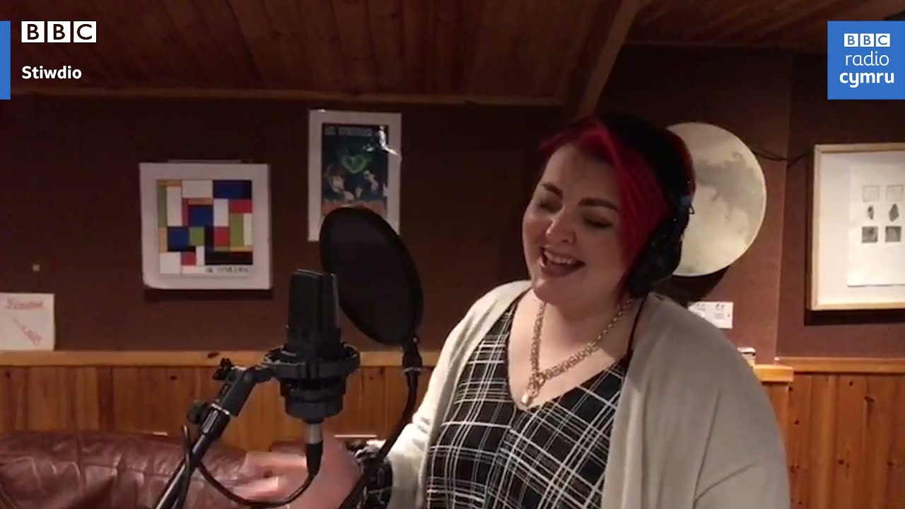 Nadolig? Pwy â Ŵyr? - Bronwen Lewis