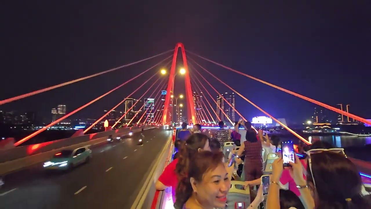 Viet Nam District 1 nighttime bus tour
