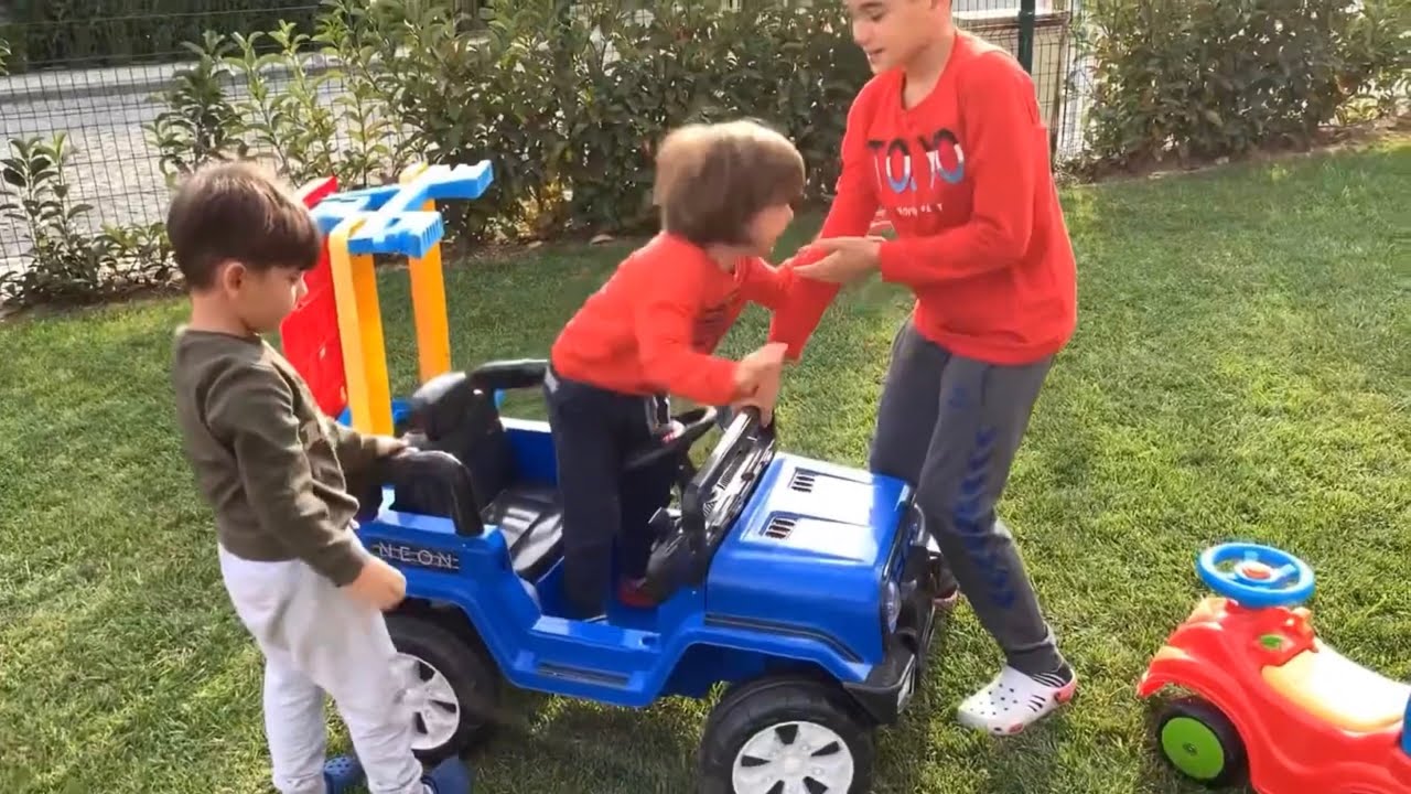 Yusuf polis olmuş ama arabası çalışmamış,Fatih Selim’de hırsız olmuş akülü arabasıyla ondan kaçmış😁