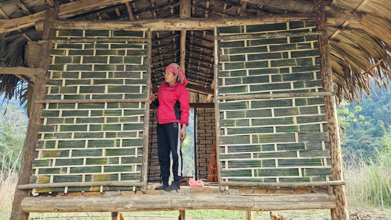 The single mother has finished building the walls of her house with bamboo