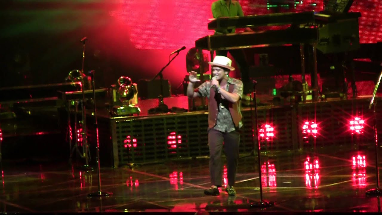 Bruno Mars - Show Me - MSG 7/14/14