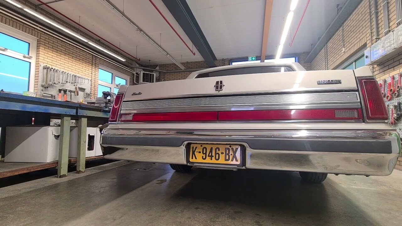 Lincoln Town car 5.0 V8 stock exhaust.