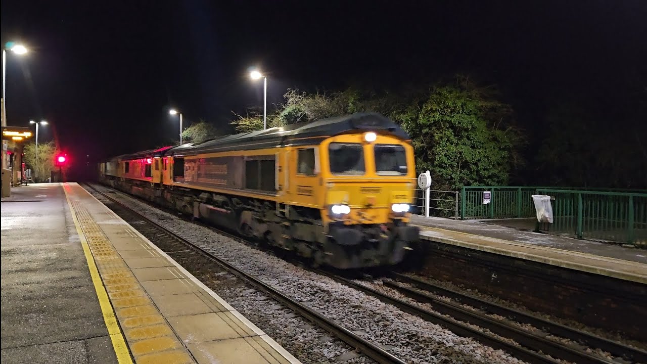 Freight trains at Saxilby on 10/01/2026, 5 loco convoy and more