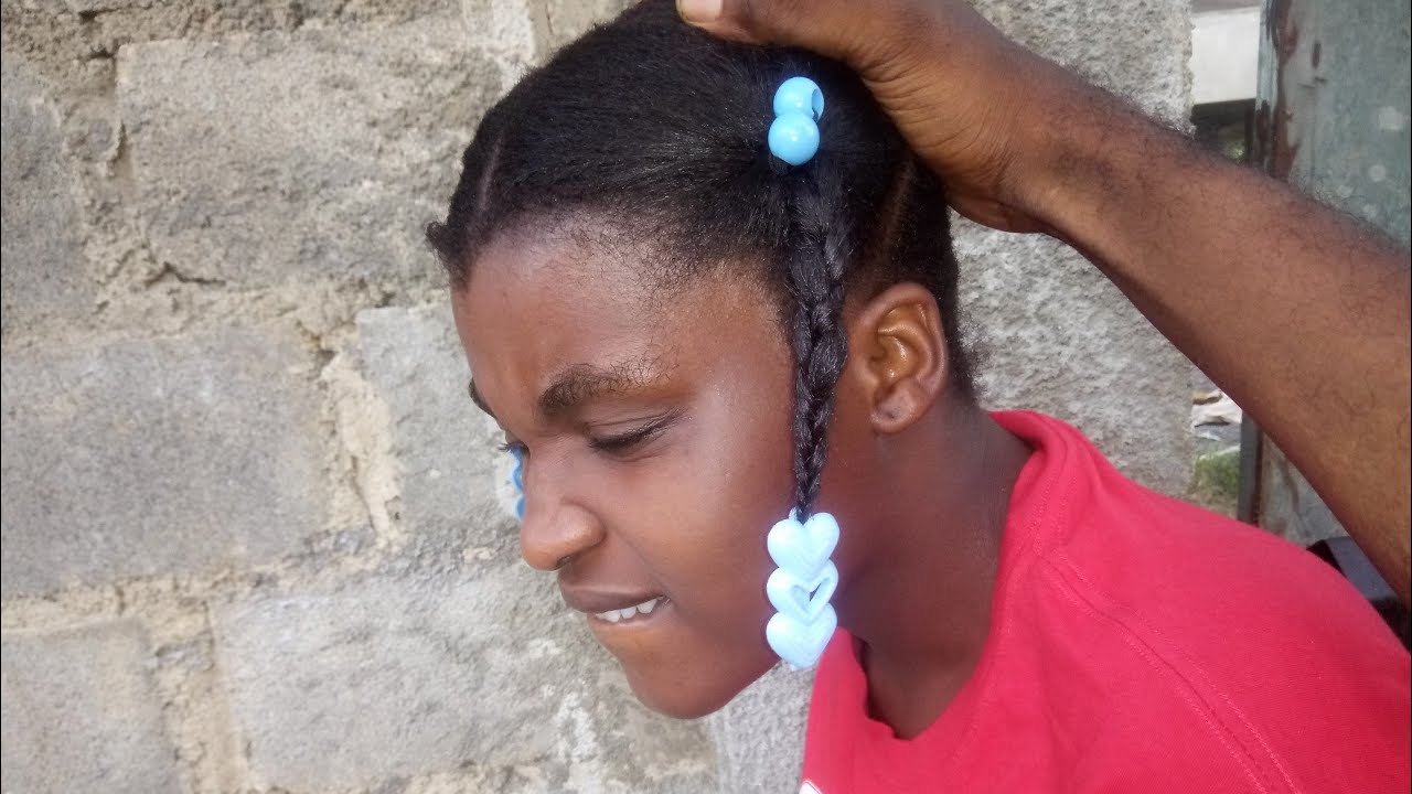 yon granmoun al flanbe yon timou 12 ane pou bay yon valiz pou li al lekòl gad sak rivel