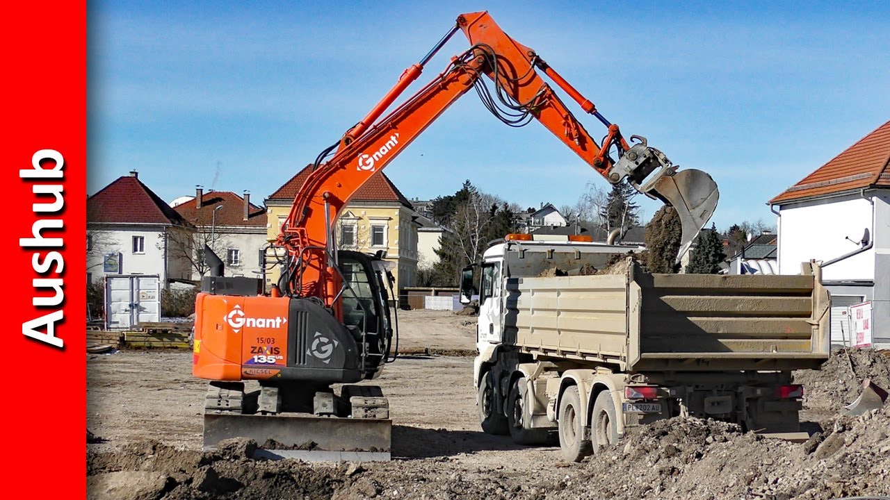 Hitachi Zaxis 135US Bagger und MAN Truck (Sanlas Holding Ambulanz St. Pölten)