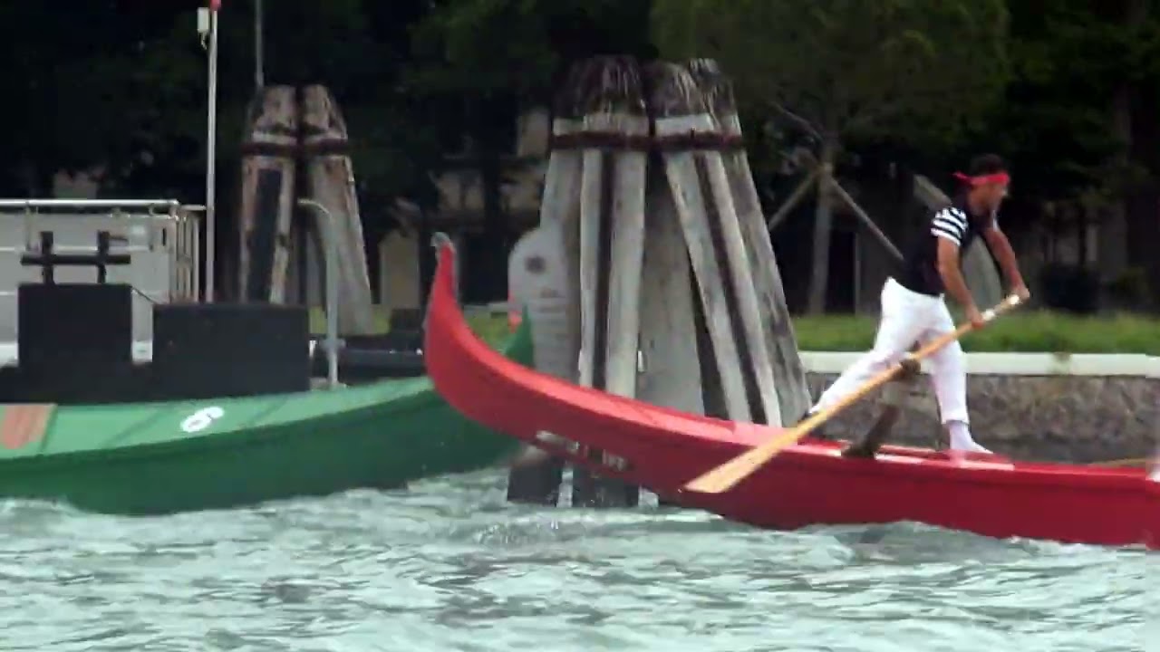 2022 05 29 Regata della Sensa uomini su gondole a 4 remi