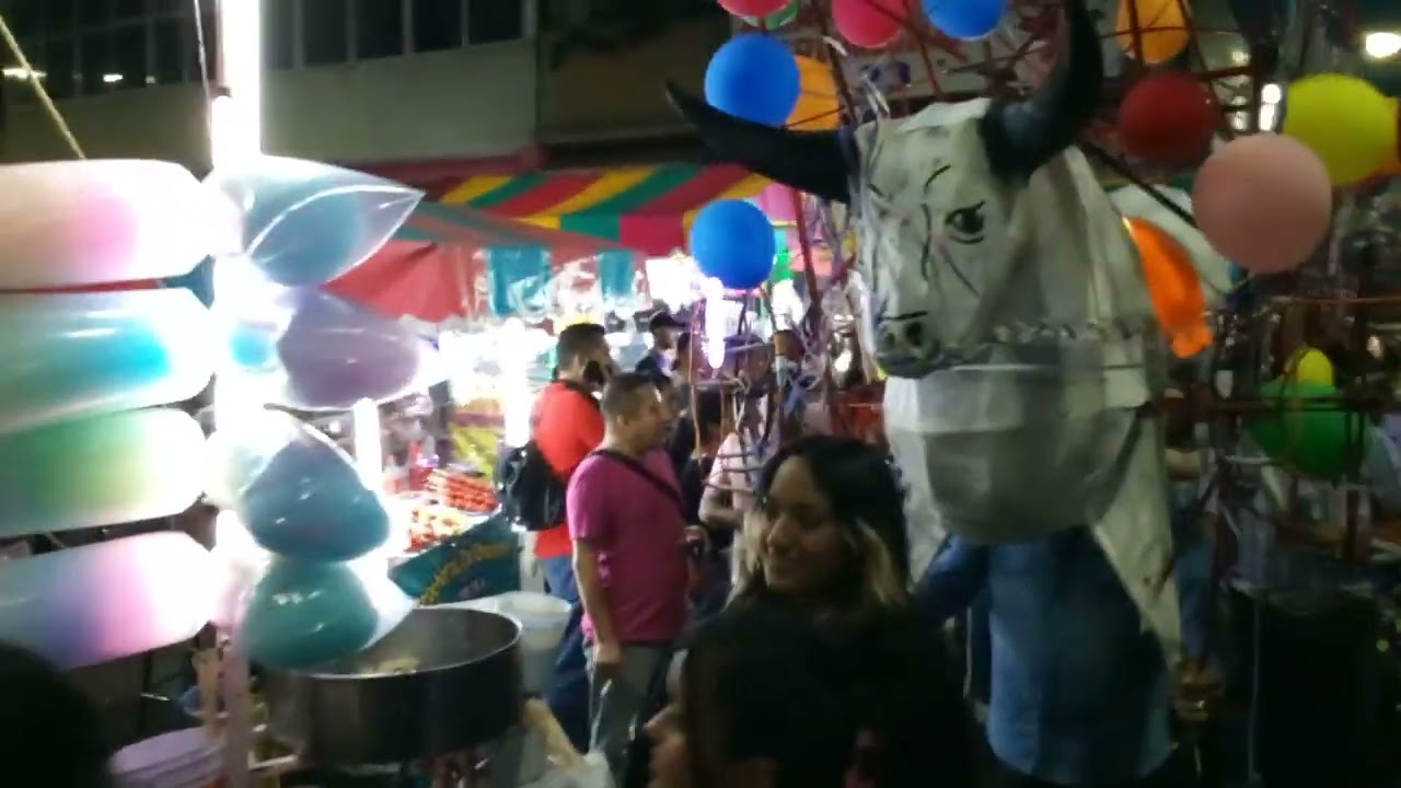 INICIA EL DESFILE DE TORITOS Y TOROS MONUMENTALES EN SANTIAGO ACAHUALTEPEC CDMX.