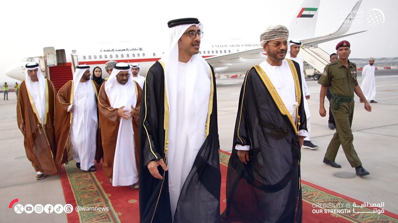 عبدالله بن زايد يصل مسقط للمشاركة في الاجتماع الاستثنائي لمجلس التعاون الخليجي على المستوى الوزاري