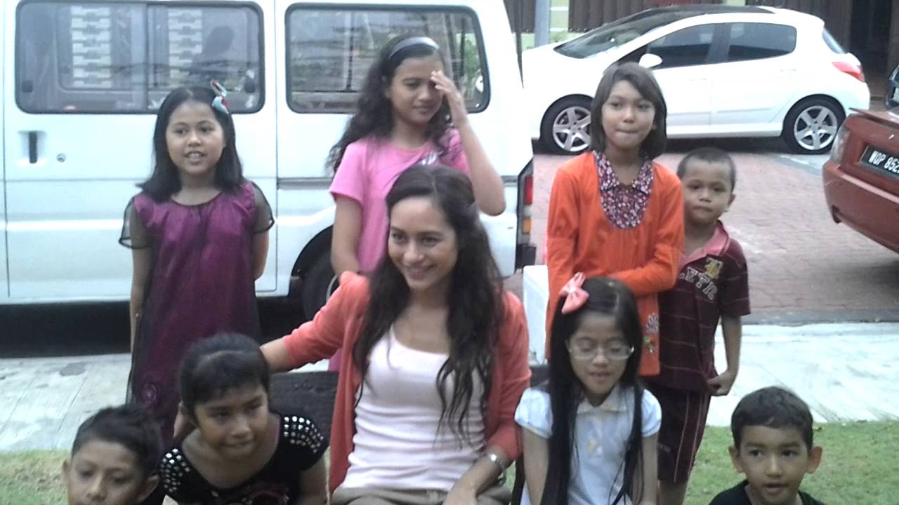 Maya karin with VP kids