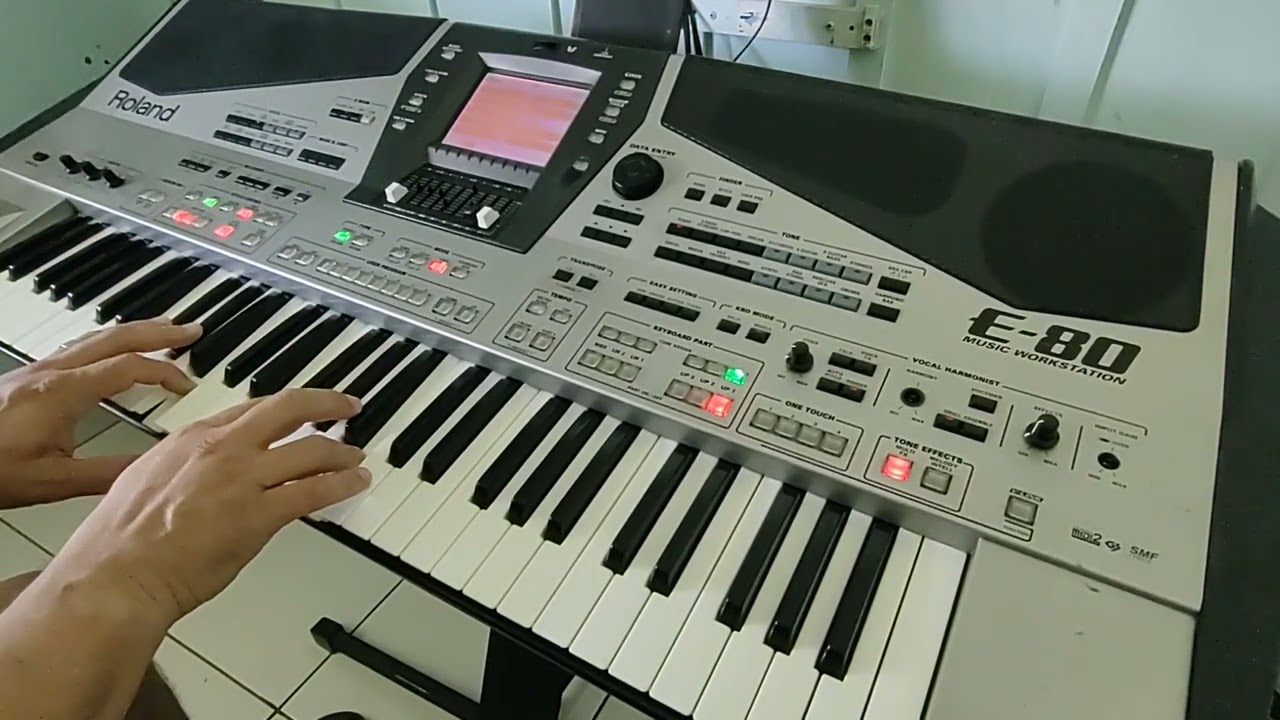 Demo Roland E80 Pianos acústicos nativos 