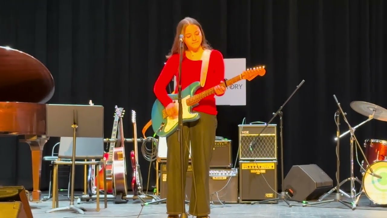 Lights out! - original song by Ella Fogler (live)