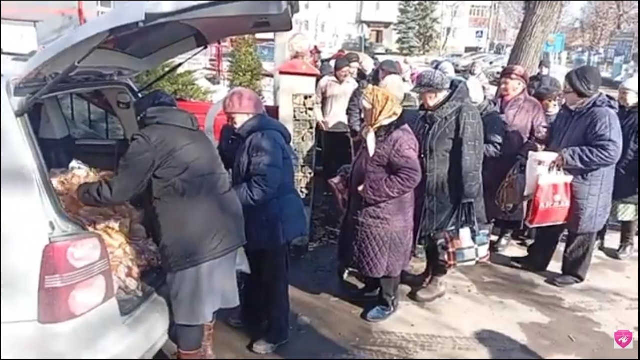 04.03.2026р Середа.  Роздача хліба. Ірина & Василь Шаблевський, США. Сергій & Світлана Корольчук USA