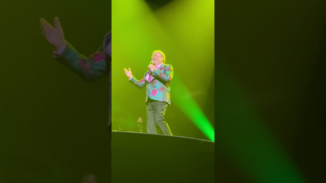 Opening Niels Destadsbader sportpaleis Antwerpen 26-11-2021