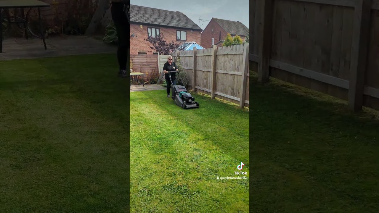 Rachel doing what she does best! 😂👍❤️#hayter#hayter48pro #hayterstripes #bainbridgegardenservices