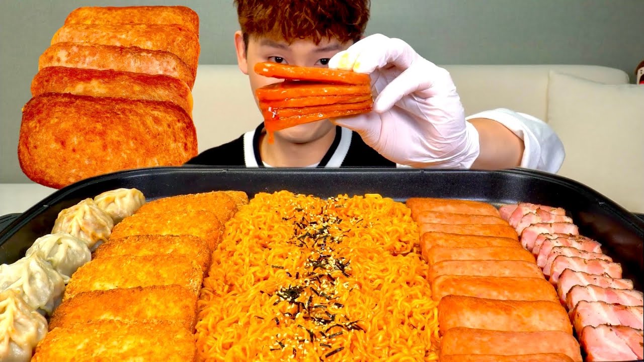 ASMR 매콤한 비빔면과 통훈제삼겹살 스팸 김치고기만두 해쉬브라운 먹방~!! Spicy Noodles With Smoked Pork Spam Hash Brown MuKBang~!!