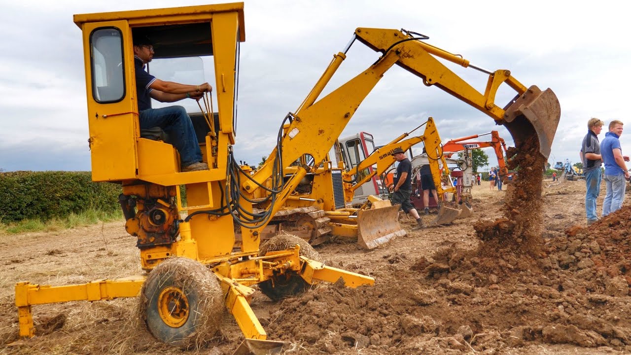 Smalley Excavator Working
