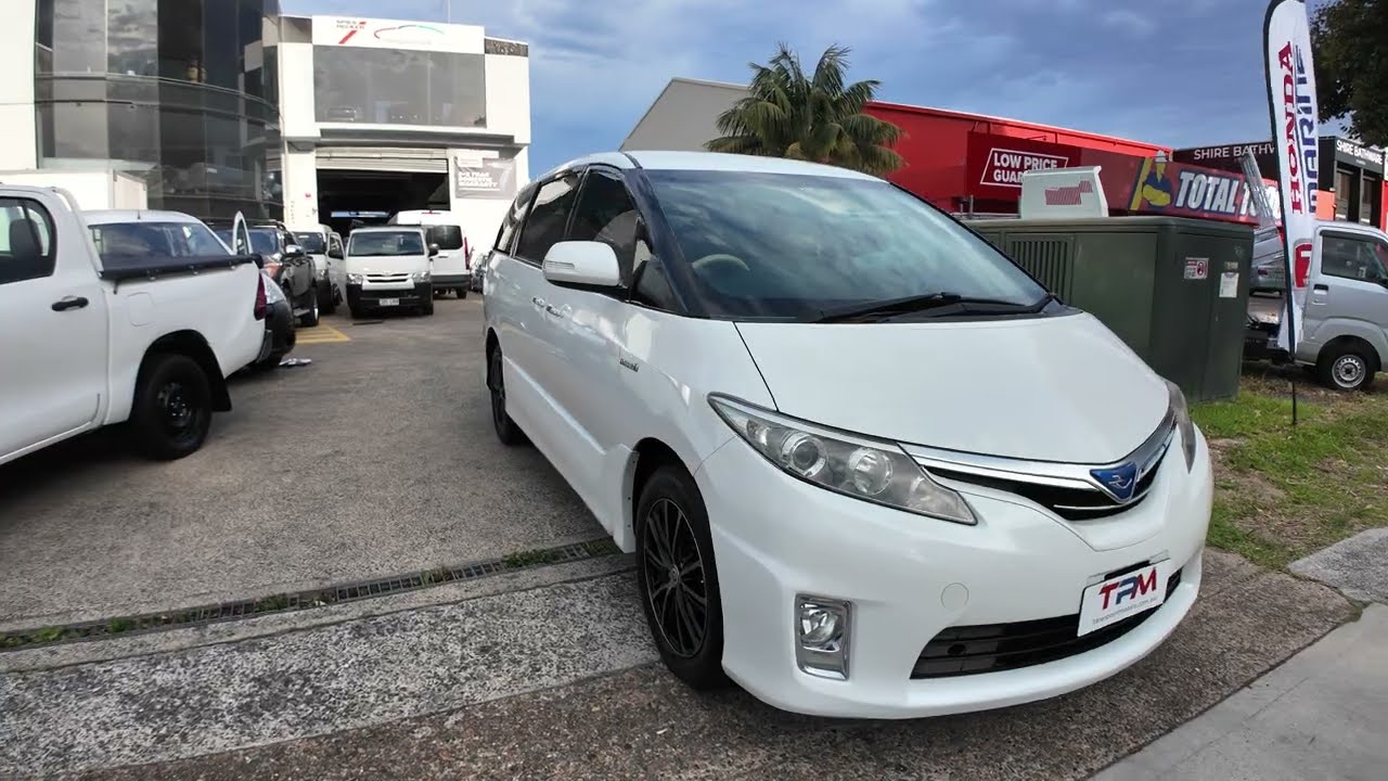 2013 Toyota Estima Hybrid 8 Seater
