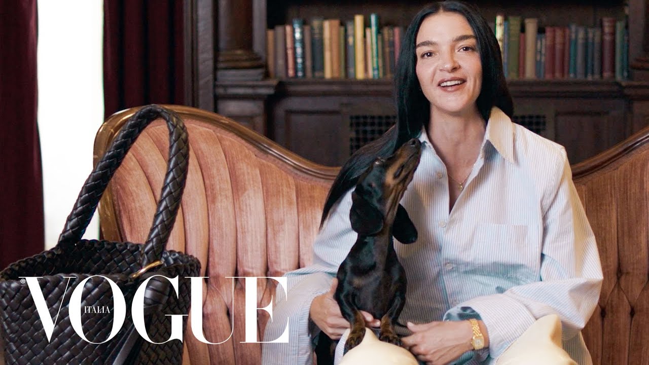 Mariacarla Boscono rivela cosa custodisce nella sua borsa | Vogue Italia