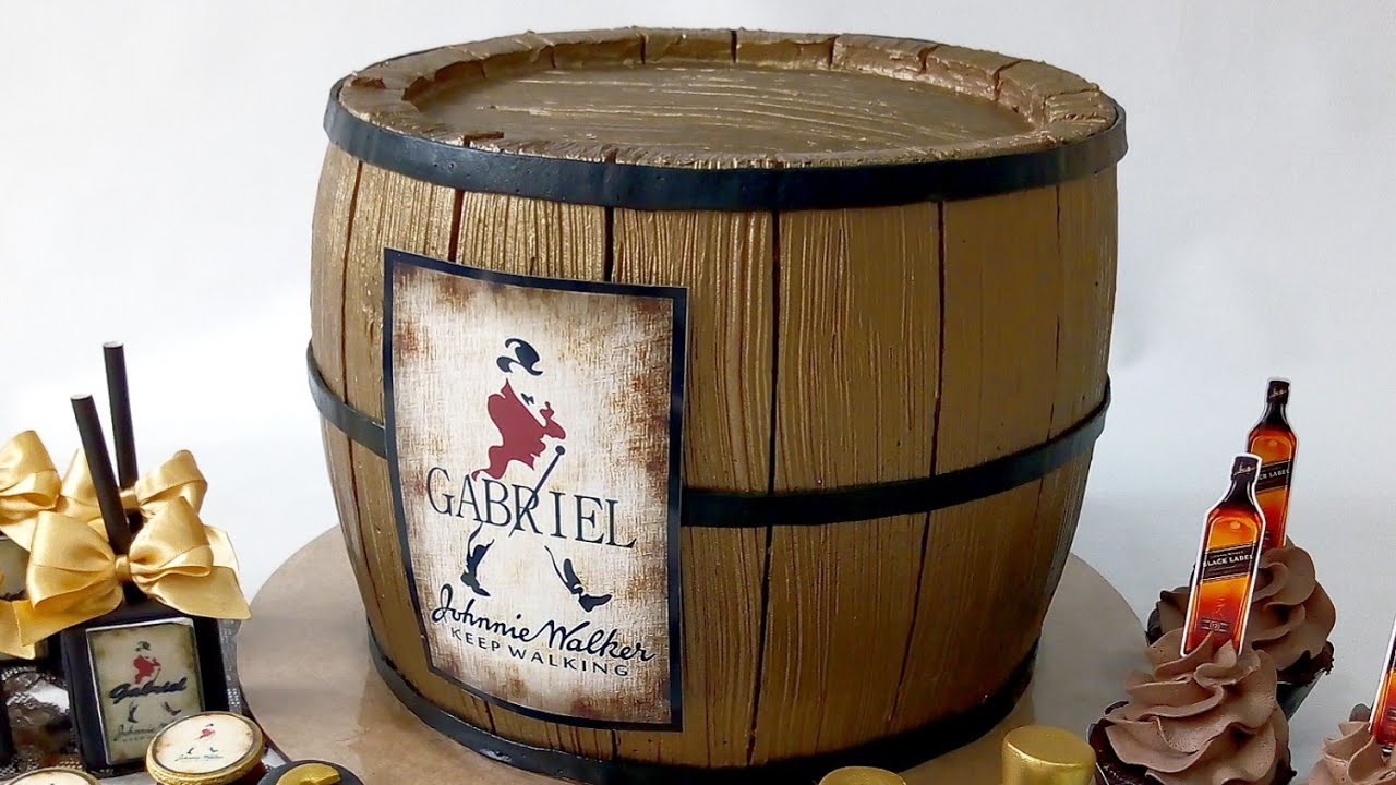 Bolo Barril Johnnie Walker em Chantilly (Johnnie Walker Barrel Cake)