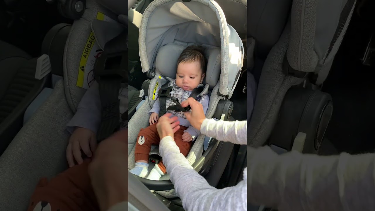 Installare in auto l'ovetto Primo Viaggio Lounge Peg Perego