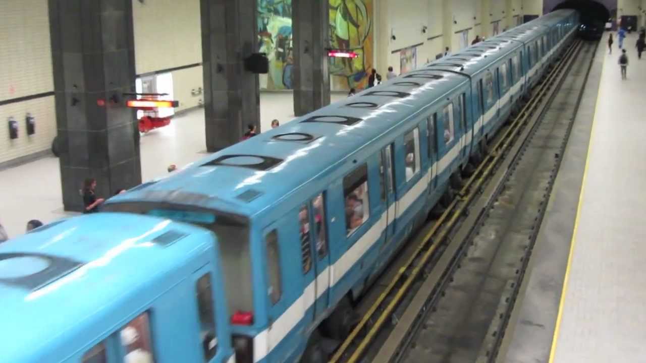 Métro à Montréal, Québec: Metro in Montreal, Quebec, Canada 2012!