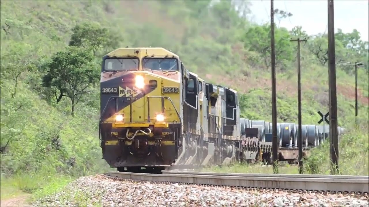 Movimenta&ccedil;&atilde;o de trens na Ferrovia do A&ccedil;o em Minas Gerais