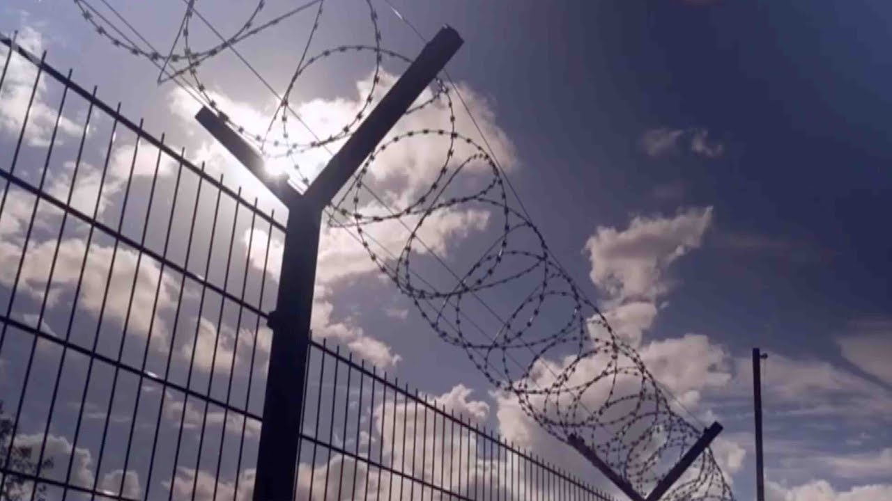 Refugees trying to cross Croatia into Slovenia to reach western Europe