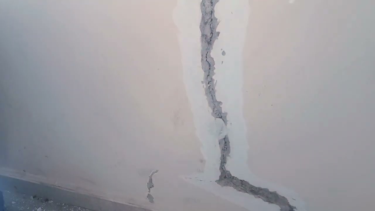 😕how to fill the paint wall cracks||easy💡 paint wall crack repair 