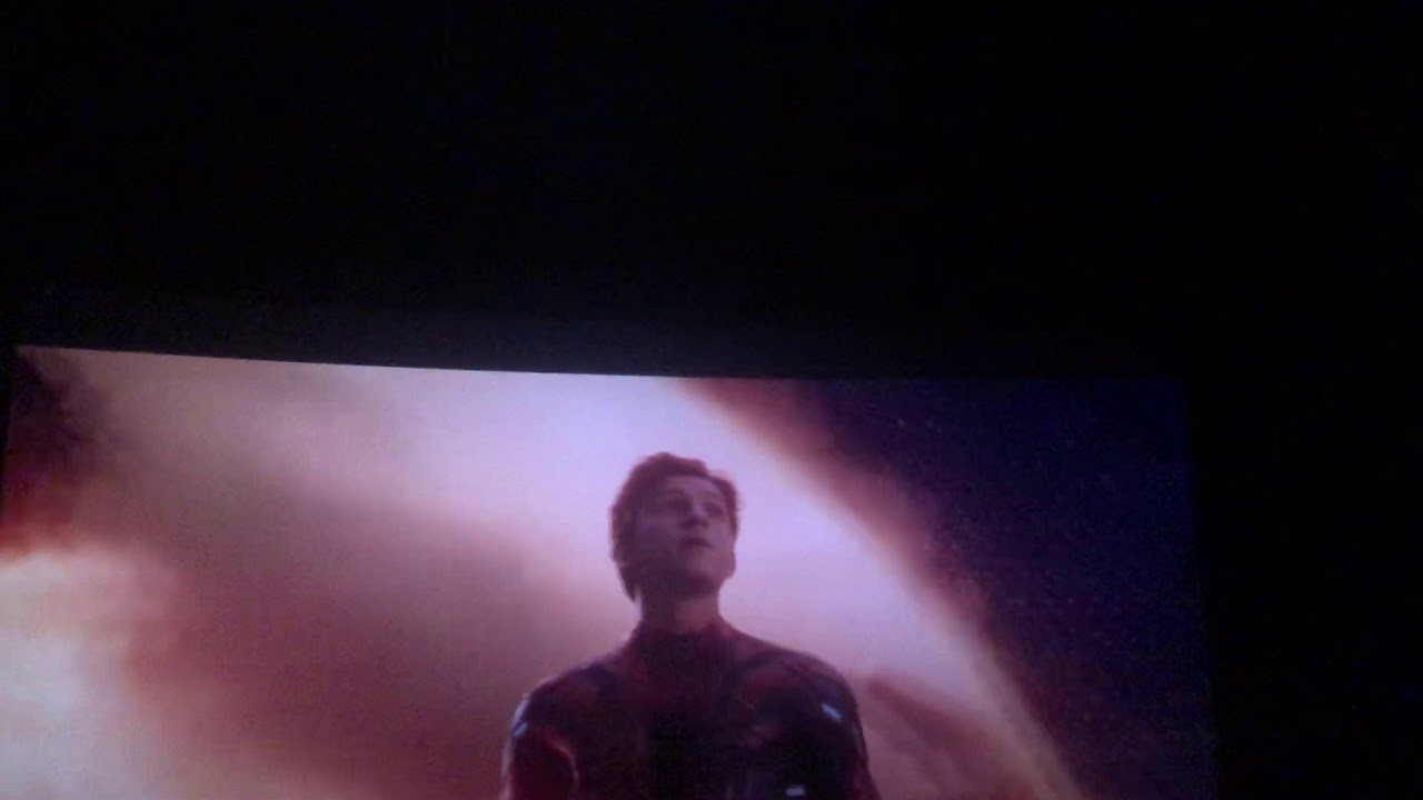 reação do cinema ao ver homem aranha