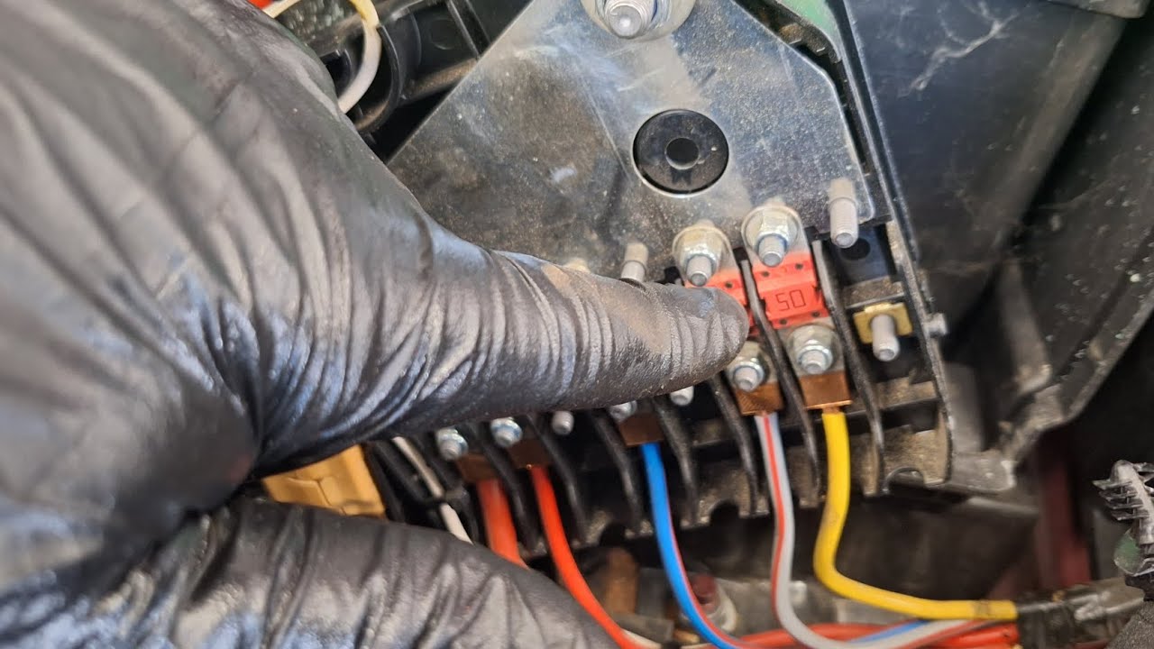 Replace This Fuse on your Ford Focus! 2012-2018
