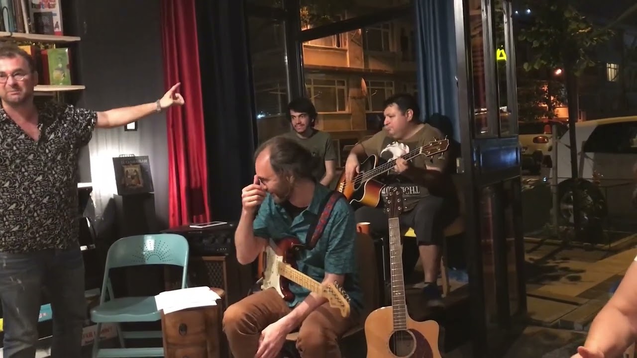 Teneke Trampet - Kaç Kurtul (akustik performans)