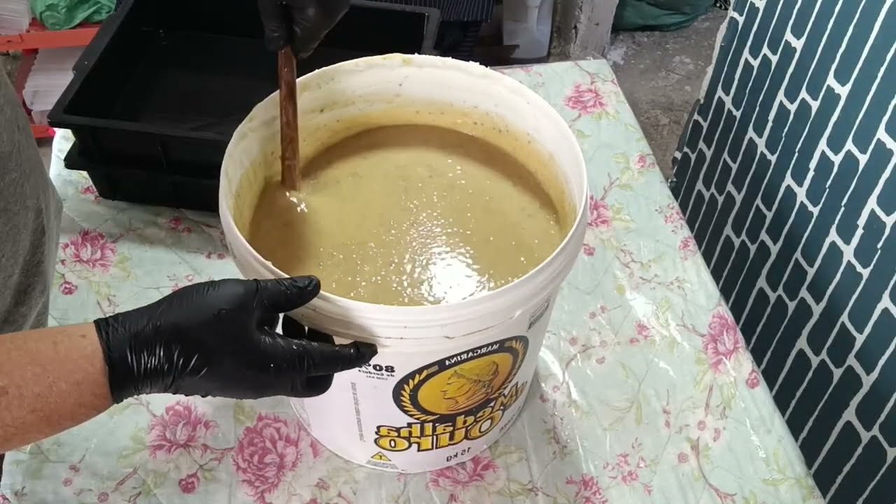 ESTA RECEITA DE SABÃO CASEIRO É PARA QUEM GOSTA DE ECONOMIA. E RENDA EXTRA