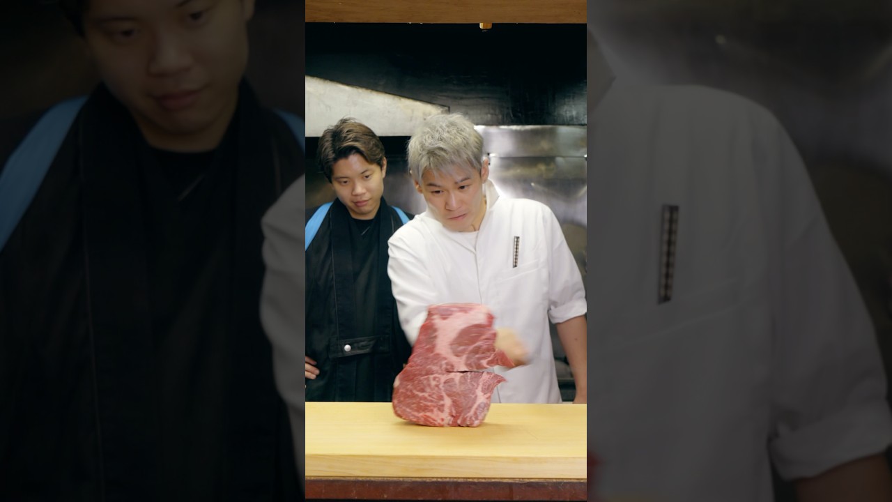 Cut the meat with the sharp knife.🔪✨ @KaneyaShokudo #knife #sharpening #sharpener&nbsp;#asmr