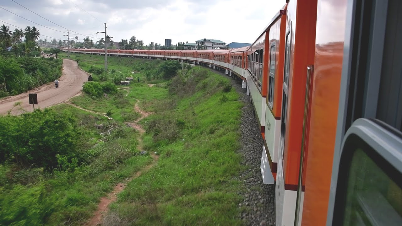 ABIRIA WAFURAHIA UJIO WA MABEHEWA MAPYA YA TRENI YA DELUXE