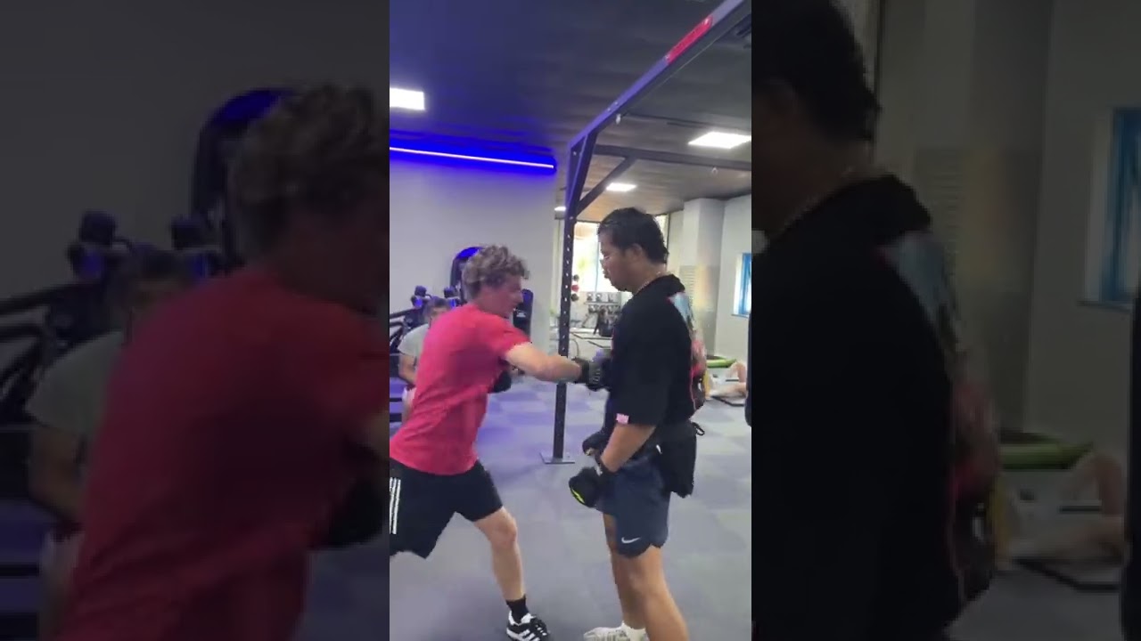Salt Papi taking insane body shots (Boxing training for Andy Warski)  #shorts #boxingtraining